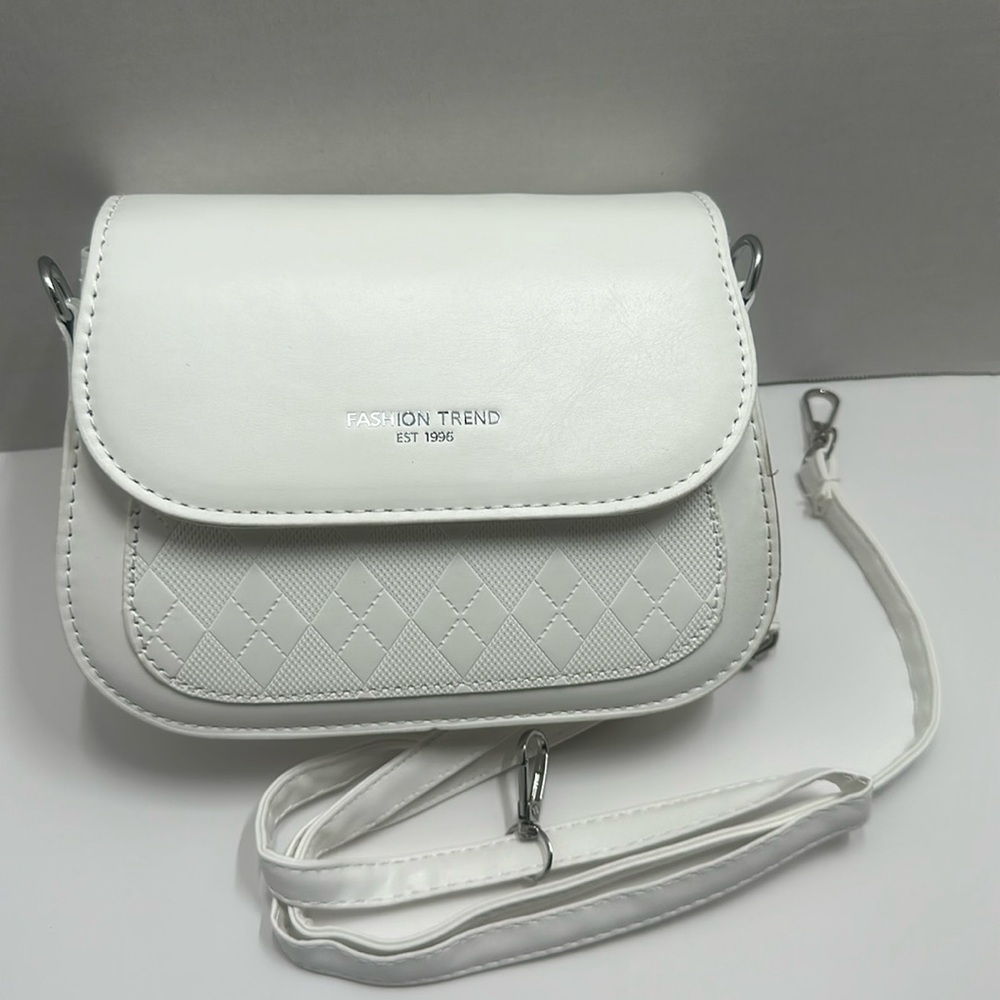 🔥Vintage✨ NWT Chic White Faux Leather Saddle Crossbody Bag - Trendy & Versatile! - Picture 4 of 12